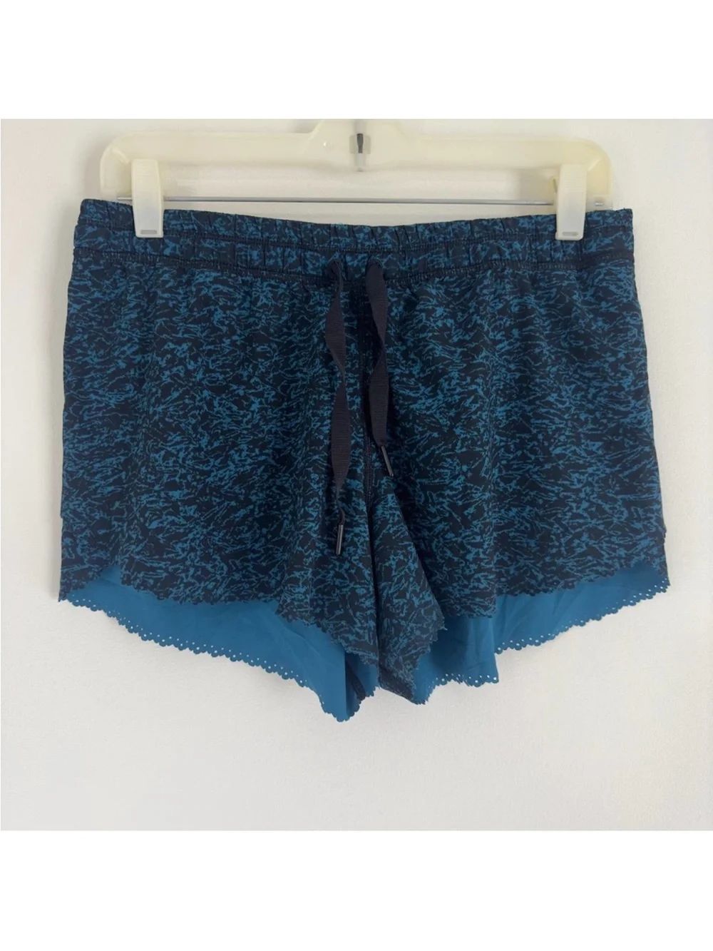 Lululemon blue and black shorts 8